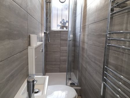 Room in a Shared House, Crewe Place, NW10 - Photo 4