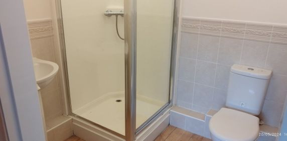 2 bed Apartment - To Let - Photo 2