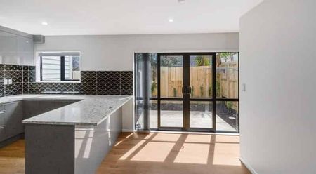 3 bedroom home for rent in Papatoetoe! - Photo 4