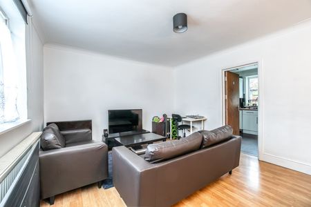 4 Bed Terraced House, Streimer Road, E15 - Photo 2