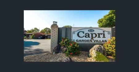New paint, New carpet! Townhouse Living in Isle of Capri - Photo 3