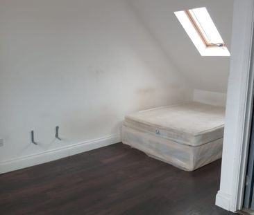 Room in a Shared House, North Circular Road, NW2 - Photo 1