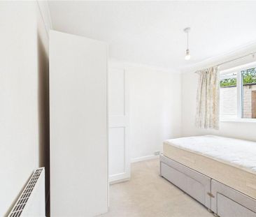 2 bedroom maisonette to rent - Photo 2