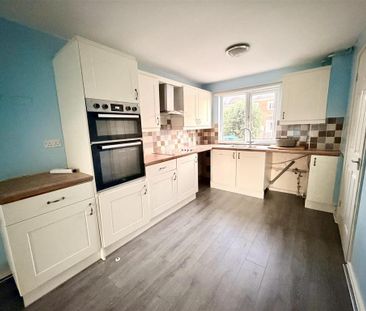 2 bedroom end of terrace house to rent - Photo 5