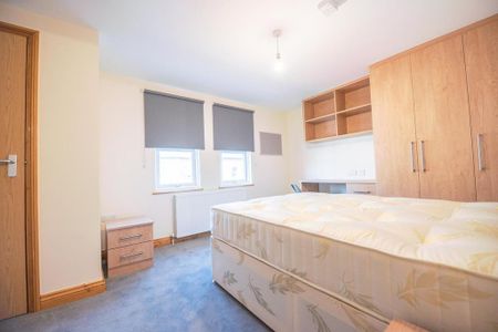 6 bedroom terraced house to rent - Photo 5