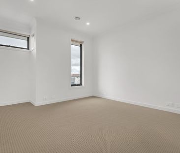 Stunning 3-bedroom Townhouse - Photo 4