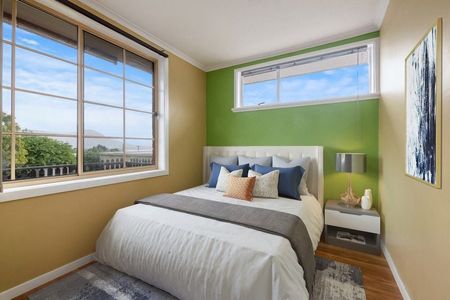 Easy-Care, Updated Claremont Home - Photo 3