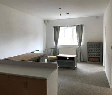 3 bedroom flat to rent - Photo 3