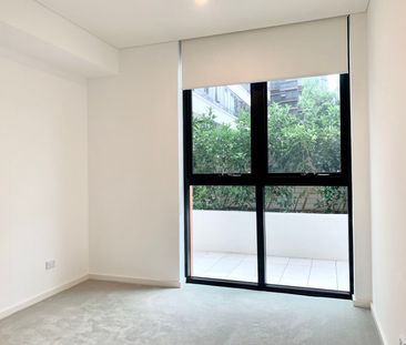 SPACIOUS ONE BEDROOM+STUDY ROOM+PARKING WITH BACKYARD Located In th... - Photo 2