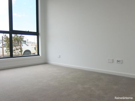 "MODERN 3 BEDROOM TOWNHOUSE" - Photo 5