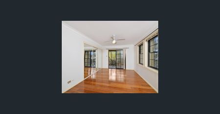 Massive Villa with A Huge Courtyard - Photo 2