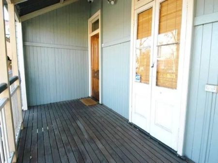 Three Bedroom Queenslander in East Brisbane - Photo 4