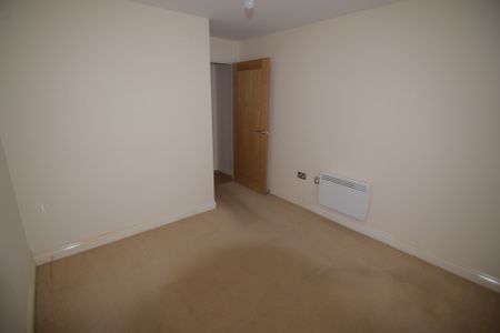 To Let 2 Bed Ground Floor Flat - Photo 3