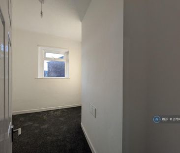 3 bedroom end of terrace house to rent - Photo 2