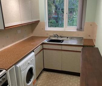 Cuthbury Gardens, Wimborne - Photo 3