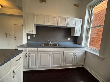 For Lease - 139 1/2 John Street Unit# 5, Hamilton, Ontario - Photo 4