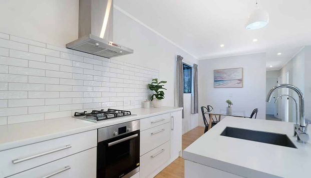 Short-Term Rental While on Market: Te Atatu South - Photo 1