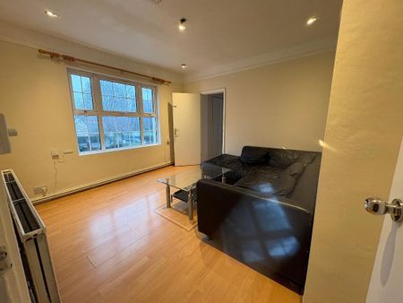 2 bedroom flat to rent - Photo 2