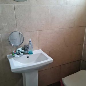 Studio for Student in Central Charminster - Photo 3