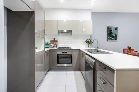 Stunning 2 Bedroom Apartment!! - Photo 4