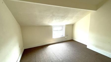 3 bedroom flat to rent - Photo 2