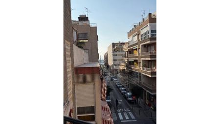 An excellent apartment for long term rental in the heart of Torrevieja. - Photo 3