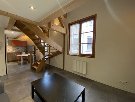 T3 MEUBLE - PLACE DE LA CROIX-ROUSSE - Photo 2