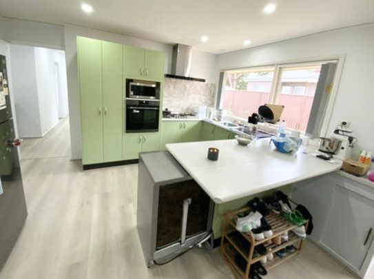 Modern Family Home in Bradbury, NSW - Spacious and Comfortable - Photo 1