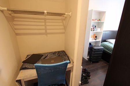 Vallance Road, London - Photo 2