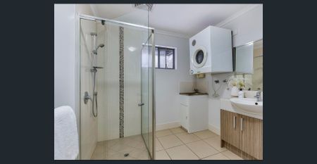 Freshly Updated 2 Bedroom Apartment In Prime Stafford Location. Walk To Shops And School - Photo 5