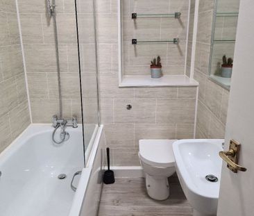 3 bedroom apartment to rent - Photo 4