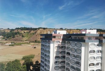 Apartamento T3 na Costa da Caparica semi-mobilado