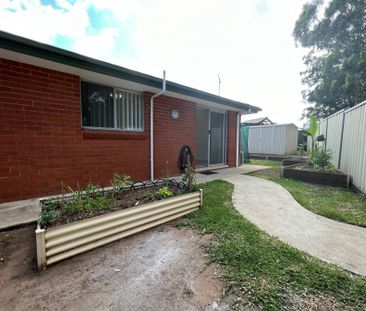 ELECTRICITY & WATER INCLUDED!! Airconditioned, Two Bedroom Granny F... - Photo 4