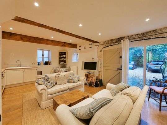 2 bedroom cottage to rent - Photo 1