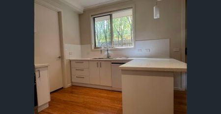 Beautiful 3 Bedrooms and 2 bathrooms townhouse - Photo 2