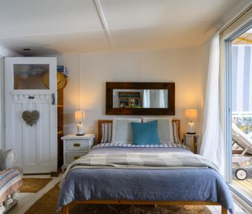 Charming Coastal Cottage - Photo 2