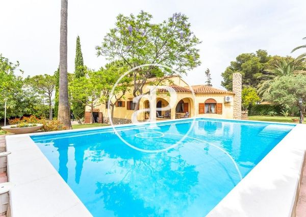 Luxury Villa for rent in Turís, Valencia