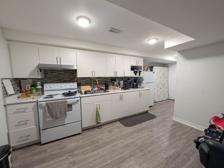 38 Chalmers St, St. Catharines - 1 Bedroom Lower Unit - Photo 5