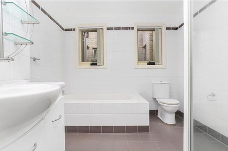 5 Fotheringham Lane, Marrickville NSW 2204 - House For Rent | Domain - Photo 4