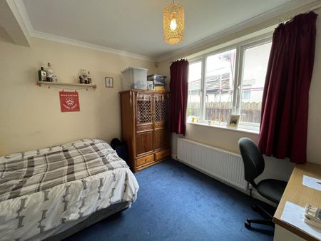 5 bedroom semi-detached house to rent - Photo 4