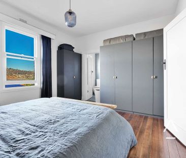 Cozy & Modern 3 bedroom property with scenic views of Launceston - Photo 5