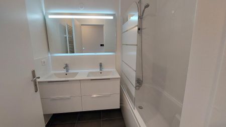 location Appartement T3 DE 65.9m² À PARIS - Photo 5