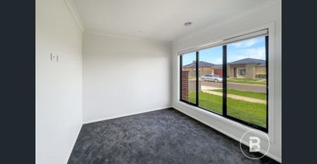 FULLY FURNISHED FOUR BEDROOM FAMILY HOME IN DESIRABLE LOCATION - Photo 2