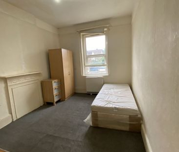 Room in a Shared House, Beech House Road, CR0 - Photo 3