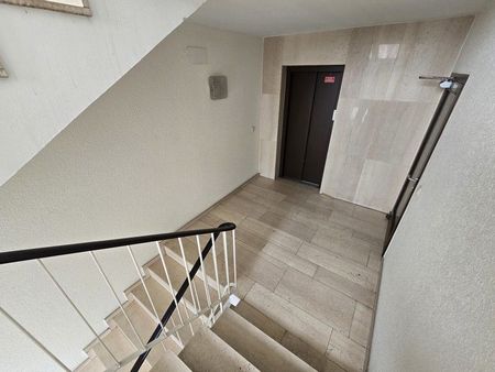 Schöne Single-Wohnung, saniert, direkt in der Einkaufsstraße - Foto 4