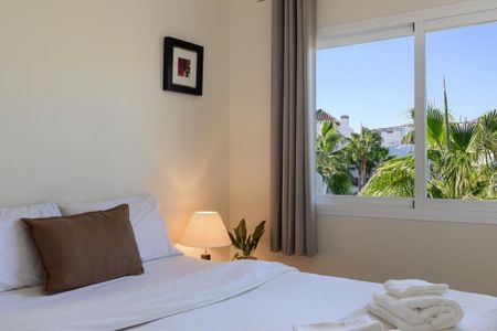 Luxury Flat for rent in Benahavís, Spain - Photo 4