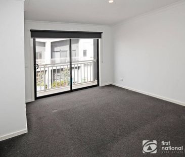 Modern 3-Bedroom Townhouse - Photo 4