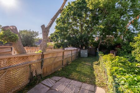 For Lease - 162 Olive Avenue, Oshawa, Ontario - Photo 3