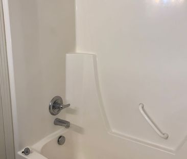 Condo in Glastonbury Neighbourhood - Photo 3