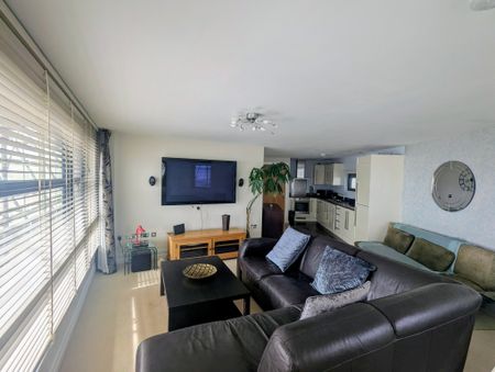 Aurora, Kings Road, Marina, Swansea, SA1 1FY - Photo 4